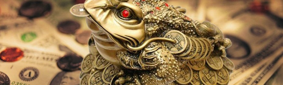 Eine Kröte mit einer Münze im Mund - ein Talisman, der Geld anzieht