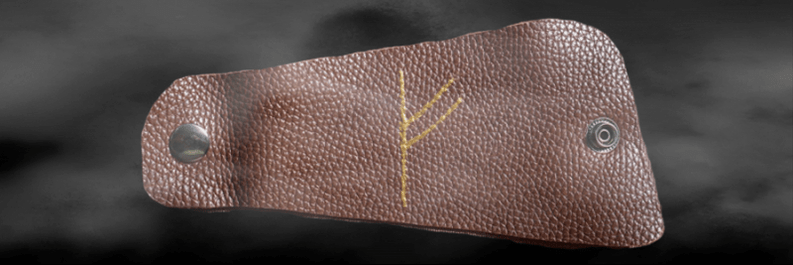 Rune Fehu auf der Haut als Glücksbringer