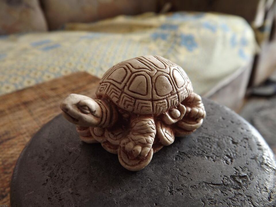 Schildkrötenstatuette als Glücksamulett